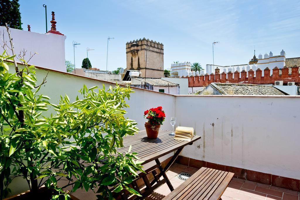 Apartamentos Suites Santa Cruz Seville Exterior photo