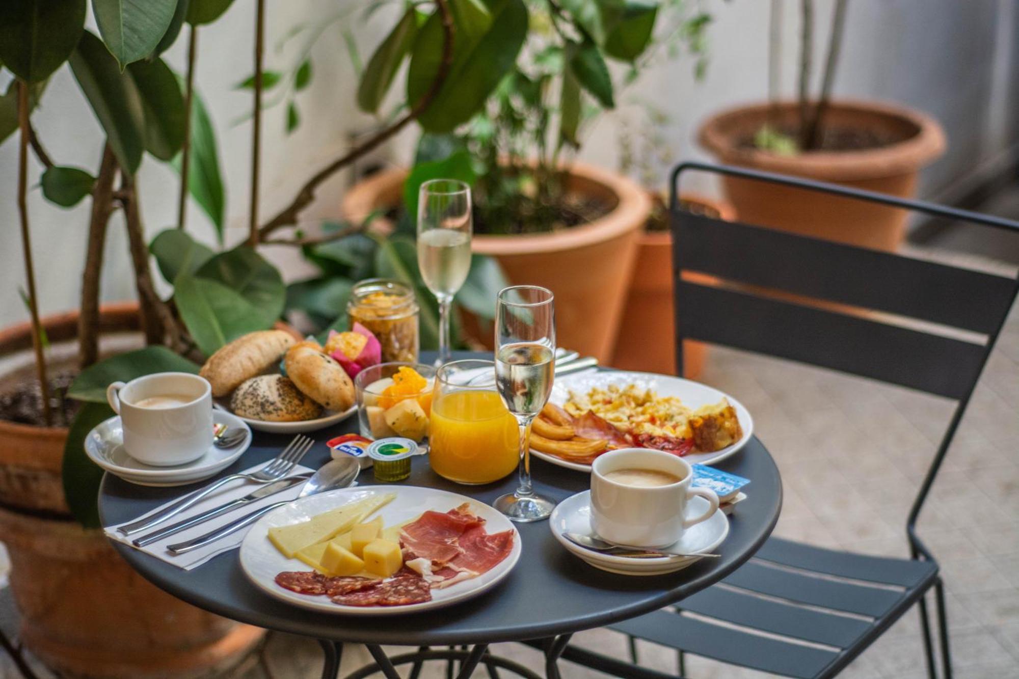 Apartamentos Suites Santa Cruz Seville Exterior photo