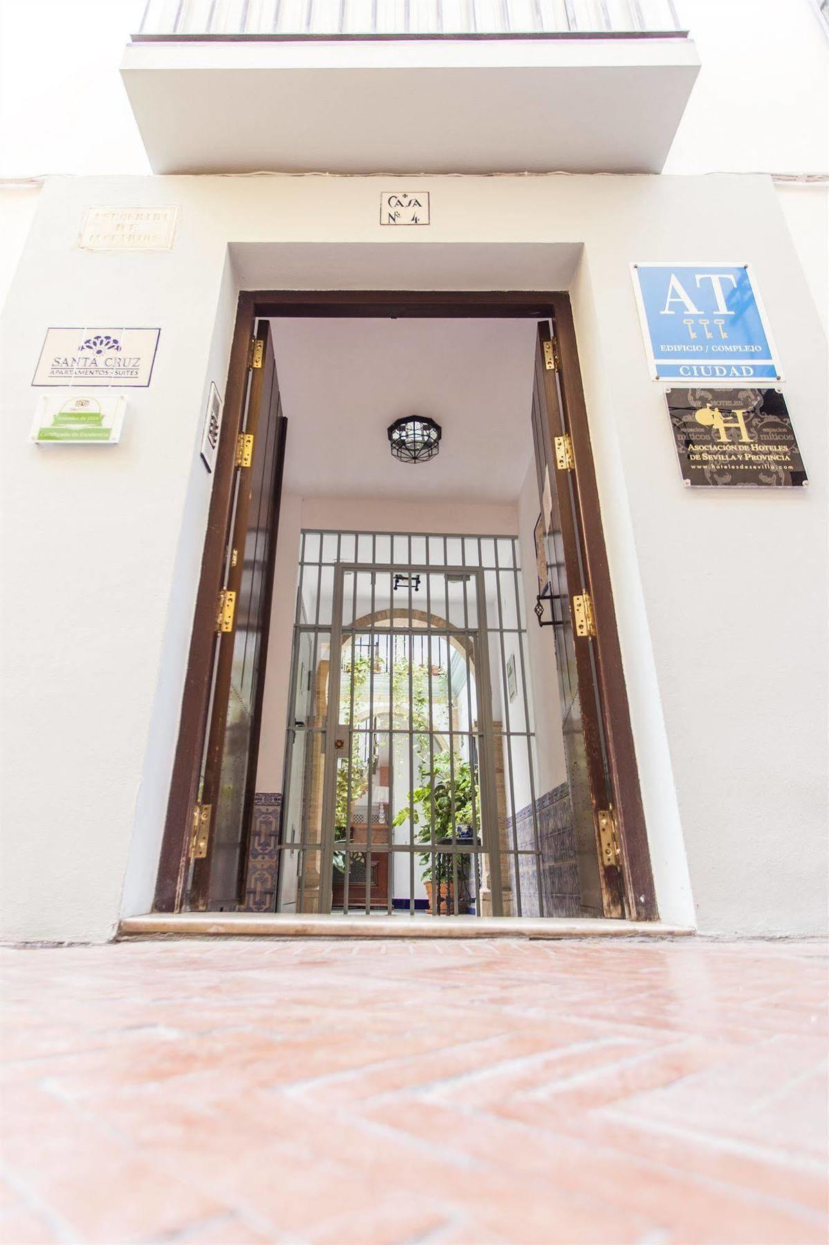 Apartamentos Suites Santa Cruz Seville Exterior photo